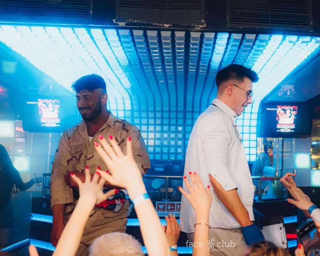 Tancerze erotyczni występujący na Mokotowie