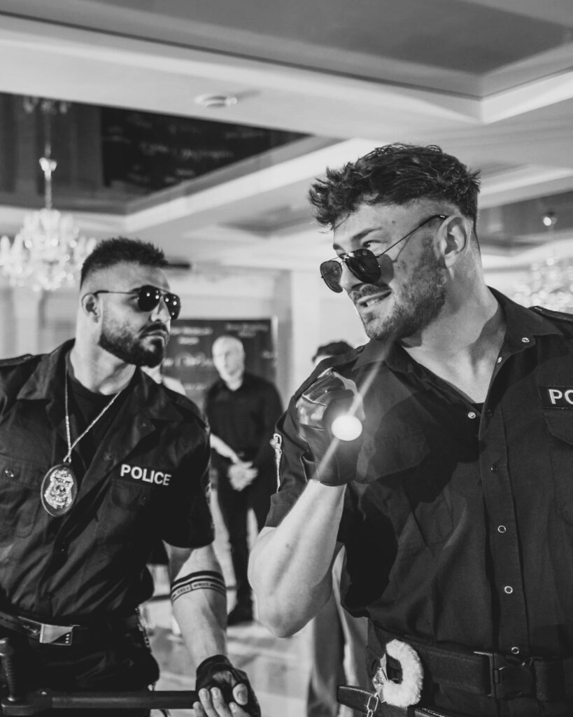 Striptizer wykonuje pokaz w klubie nocnym w Warszawie