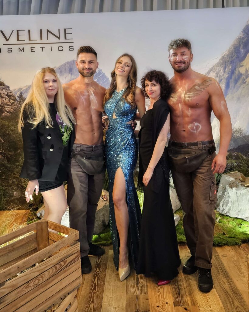 Tancerz erotyczny Logan podczas występu na evencie firmowym w Warszawie – pokaz męskiego striptizu z atrakcjami