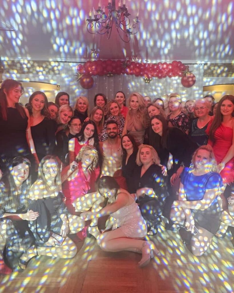 Striptizer na wieczorze panieńskim w apartamencie na Ursynowie