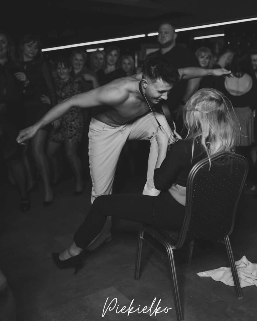 Tancerz erotyczny na event firmowy lub urodziny – Warszawa