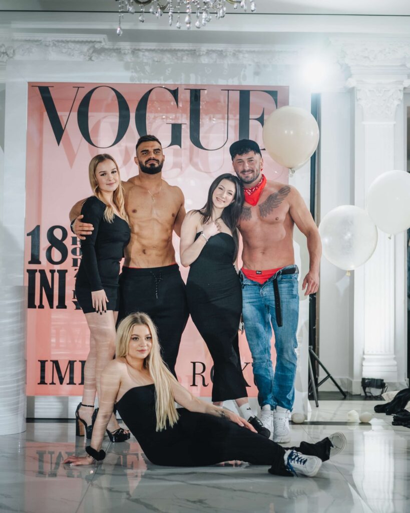 Męski stripiz na urodzinach kobiety w Warszawie