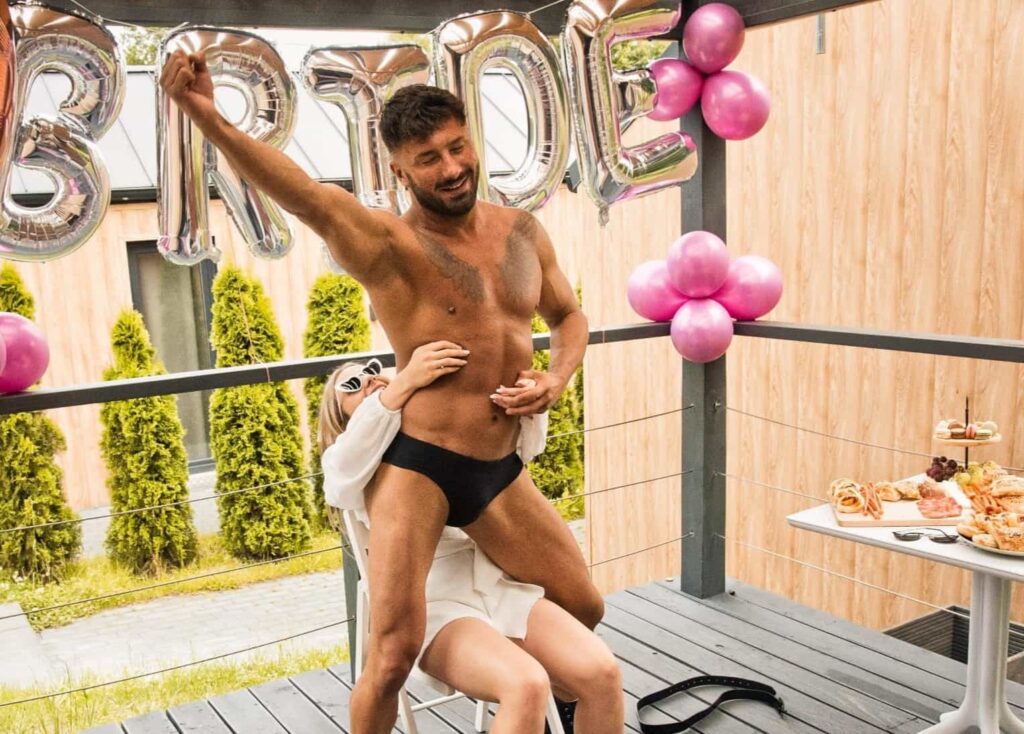 Striptizer na urodziny i imprezy w Warszawie 