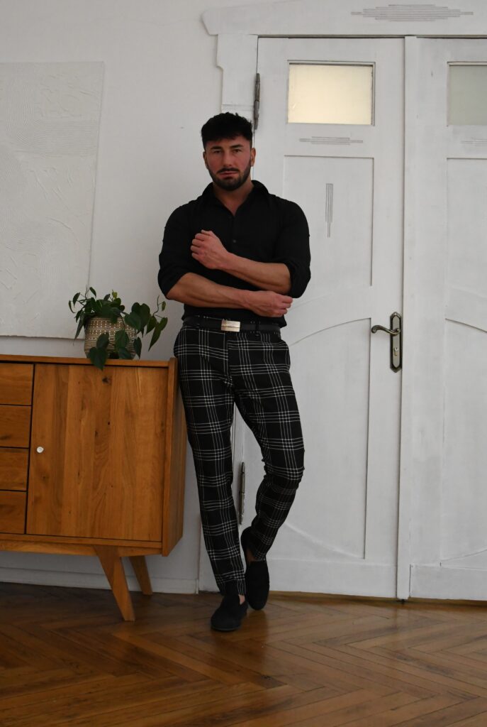 Striptizer, tancerz erotyczny na wieczór panieński i urodziny, striptiz męski warszawa